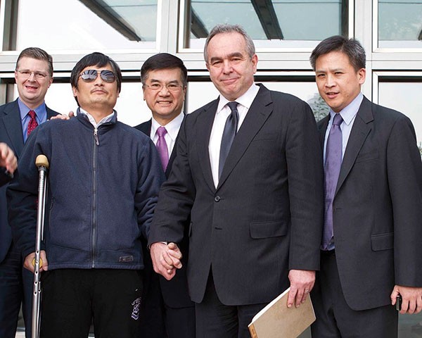 Human-rights lawyer Chen Guangcheng (in sunglasses); U.S. Ambassador to China Gary Locke (center); and former Assistant Secretary of State Kurt Campbell, in 2012 (front row, right).