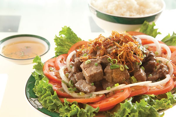 Lock lack: marinated beef tenderloin, with lettuce, tomatoes, onions and shallots