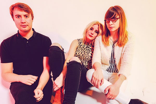 White Lung (Mish Barber-Way, center)