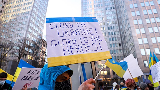 Hundreds rally in Downtown Pittsburgh to support Ukraine