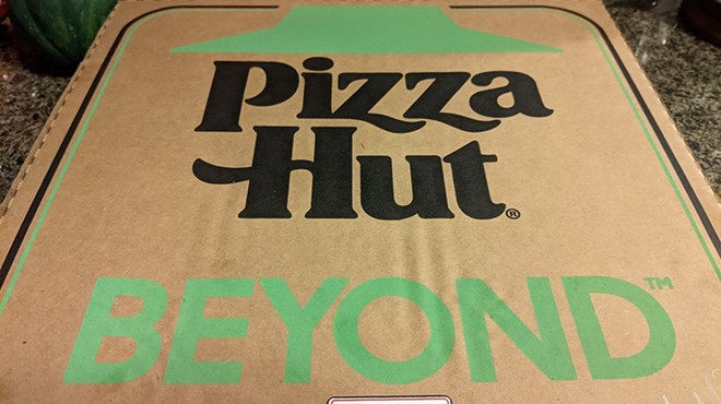 Talkin' Snack: Pizza Hut Beyond Italian Sausage pizza review