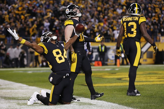 Pylon Pics: Pittsburgh Steelers win in their reintroduction to the Patriots