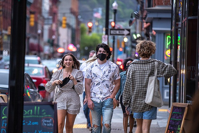 Pittsburghers fill East Carson Street during weekend with more relaxed restrictions (5)