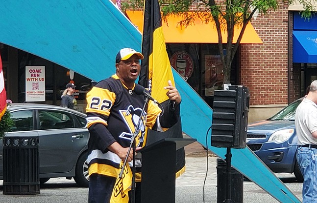 Fans rally in support of Pittsburgh Penguins before playoff game (4)