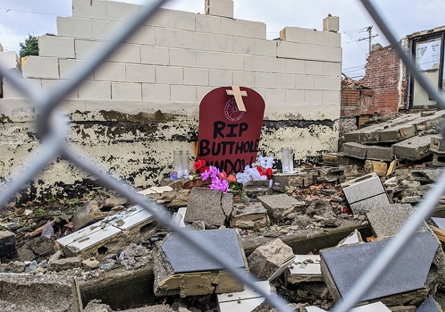 Pittsburgh says goodbye to the Penn Avenue "butthole window"