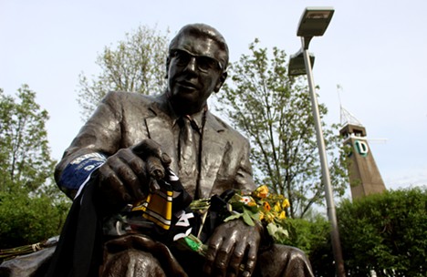 Fans remember Pittsburgh Steelers owner Dan Rooney for his team and his contributions to the city