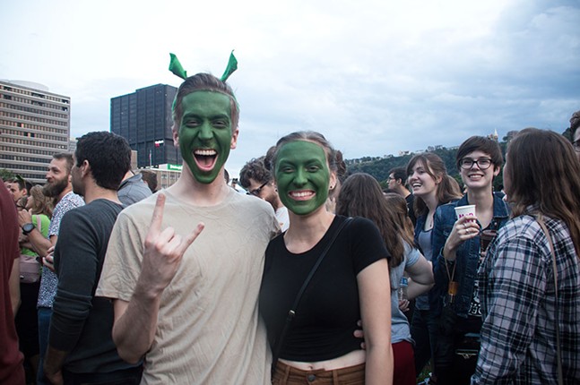 Smash Mouth plays free concert at Regatta to ... Shrek fans?
