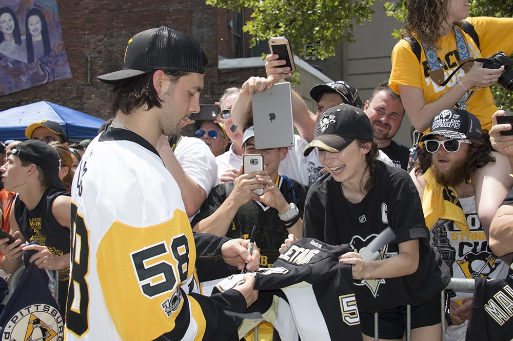 Phil Kessel signs Penguins fan's baby at Stanley Cup parade 