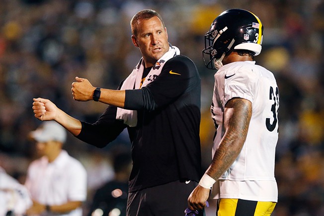 Football season transforms Pittsburgh International Airport into a Steelers  Station, Sports, Pittsburgh